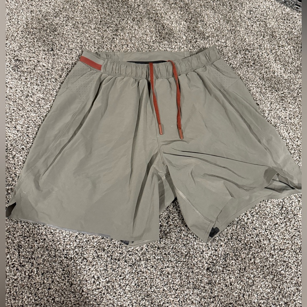 Men’s lululemon lined shorts